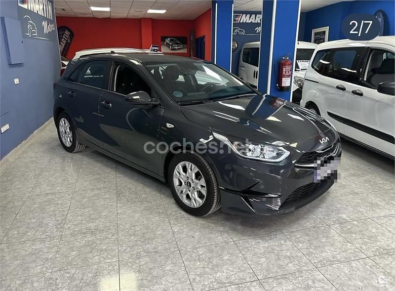 Usado Kia Ceed 100 CV (73 kW) 2023 Negro Utilitario