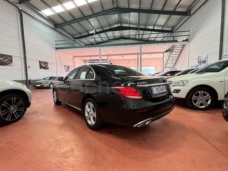 Usado Mercedes E220 194 CV (142 kW) 2017 Negro Berlina