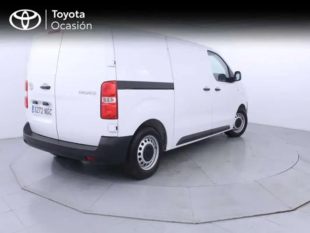 Usado Toyota Proace 120 CV (88 kW) 2025 Blanco Monovolumen