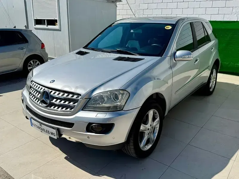 Usado Mercedes ML320 224 CV (164 kW) 2006 Gris / plata SUV