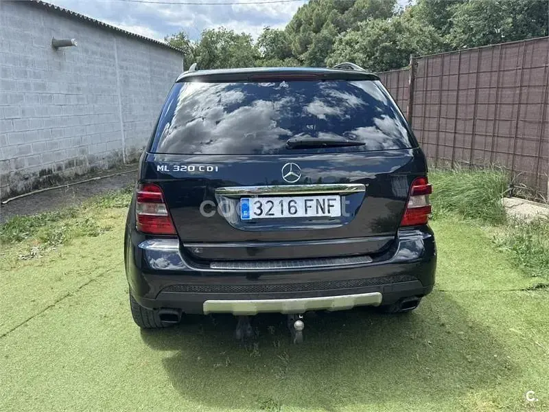 Usado Mercedes ML320 224 CV (164 kW) 2007 Negro SUV