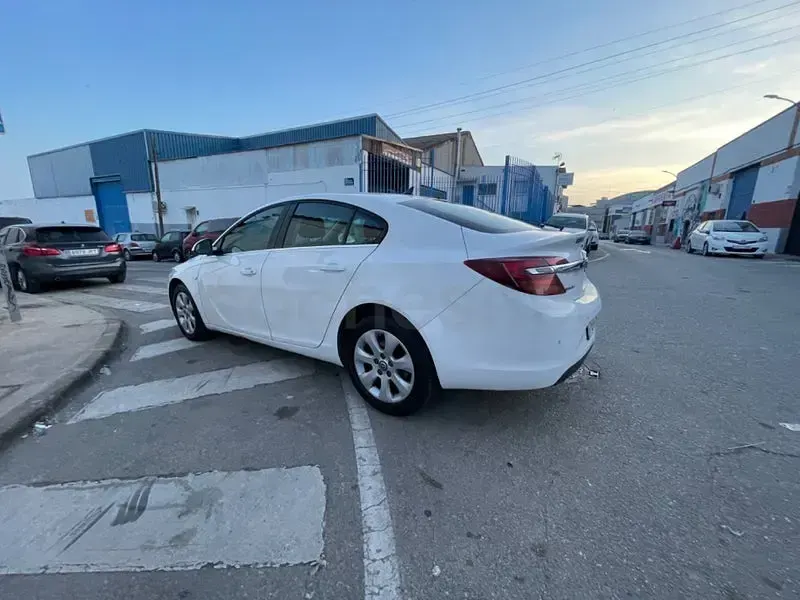 Usado Opel Insignia Selective 136 CV (100 kW) 2017 Blanco Berlina