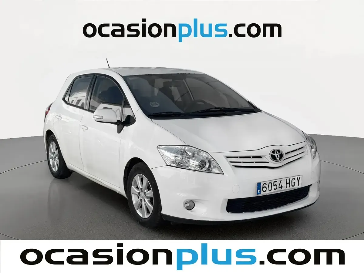 Używany Toyota Auris Active 90 KM (66 kW) 2011 Biały Hatchback