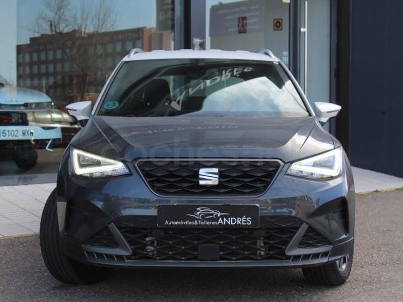 Usado Seat Arona FR 115 CV (84 kW) 2024 Gris / plata SUV