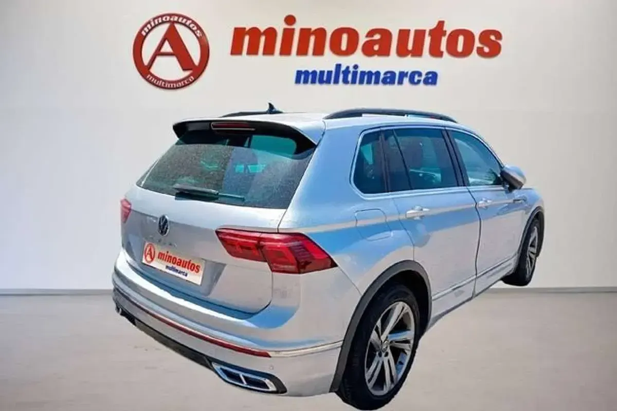 Usado VW Tiguan R-line 150 CV (110 kW) 2022 Gris SUV
