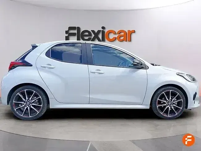 Usado Toyota Yaris Hybrid Sport 116 CV (85 kW) 2023 Blanco