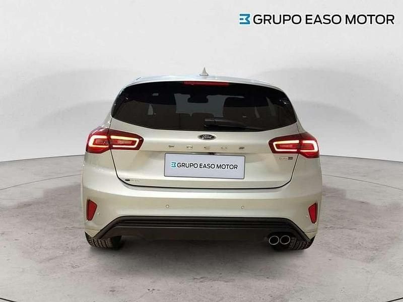 Usado Ford Focus ST-Line 125 CV (91 kW) 2023 Plateado Utilitario