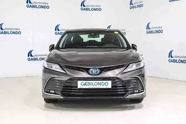 Käytetty Toyota Camry Advance 218 HP (160 kW) 2021 Ruskea Sedan