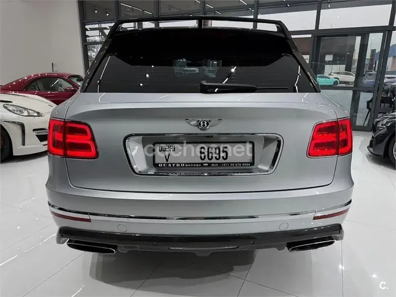 Usado Bentley Bentayga 608 CV (447 kW) 2017 Gris / plata SUV