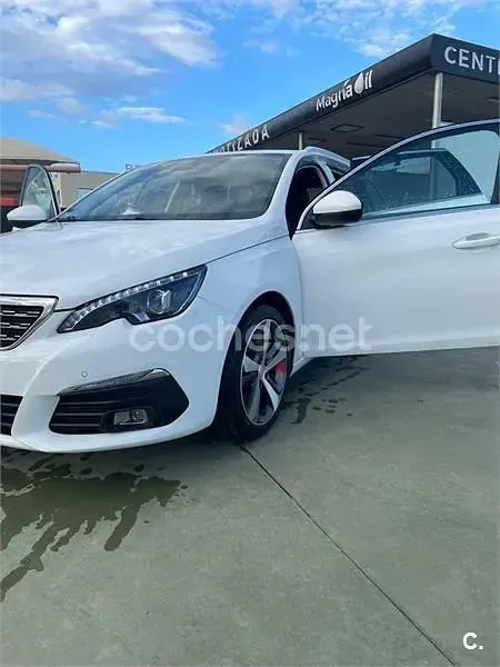 Usado Peugeot 308 SW Allure 130 CV (95 kW) 2019 Blanco Familiar