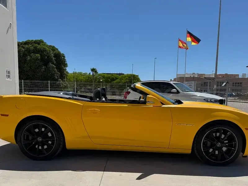 Usado Chevrolet Camaro 405 CV (297 kW) 2013 Amarillo Descapotable