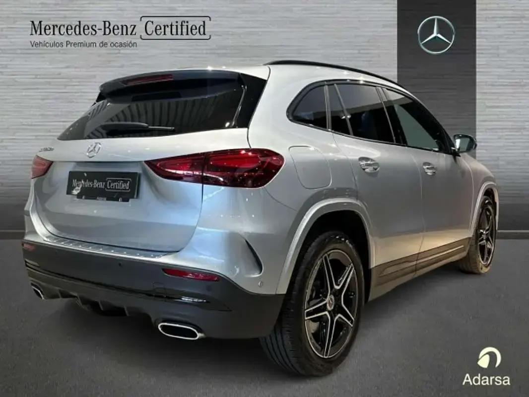 Usado Mercedes GLA250 218 CV (160 kW) 2024 Plateado SUV