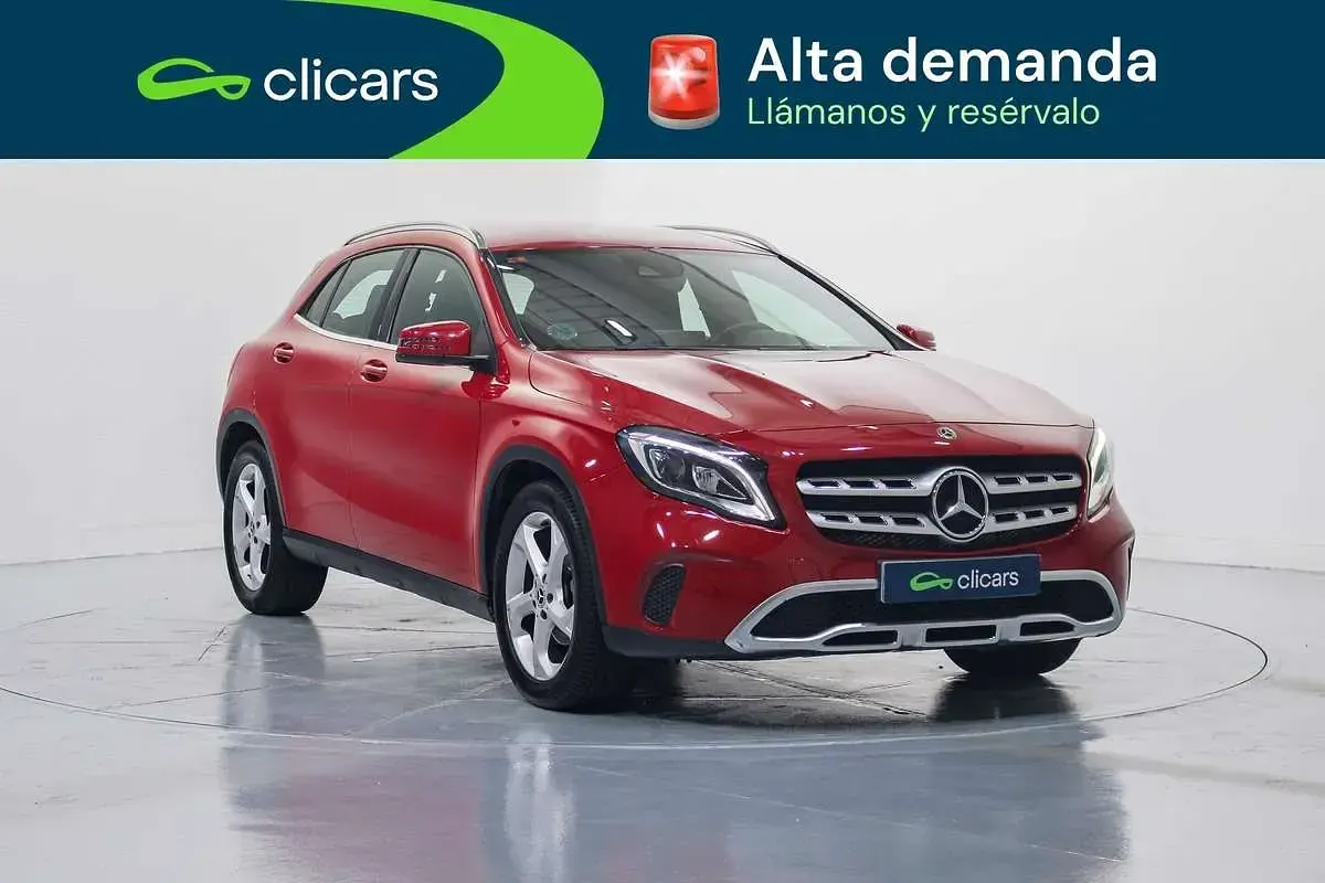 Usado Mercedes GLA180 122 CV (89 kW) 2019 Rojo SUV