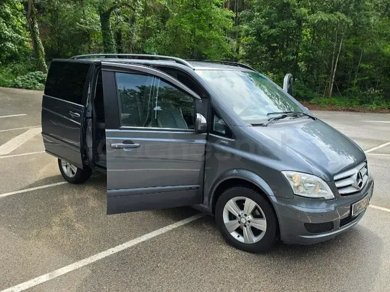 Usado Mercedes Viano 163 CV (119 kW) 2013 Gris / plata Monovolumen