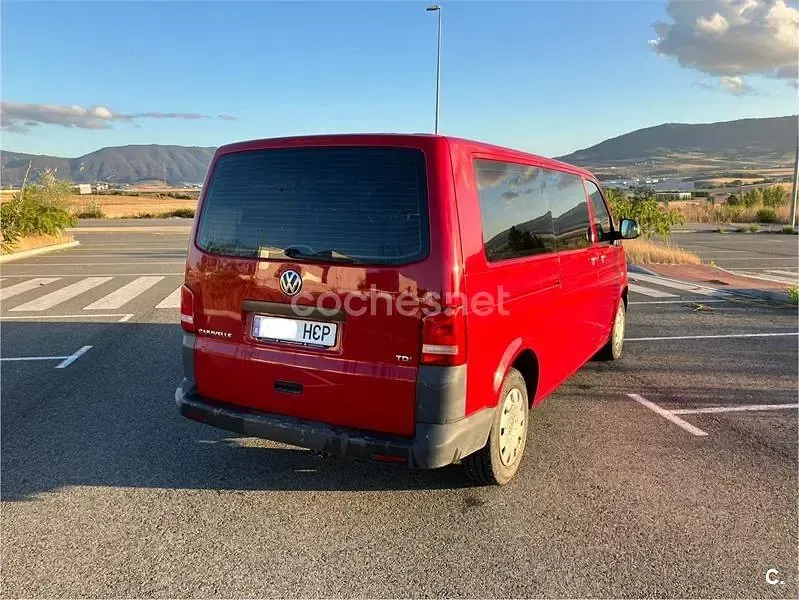 Usado VW Caravelle Comfortline 140 CV (102 kW) 2011 Rojo Van