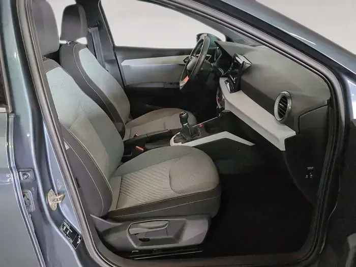 Usado Seat Ibiza 115 CV (84 kW) 2024 Gris Utilitario