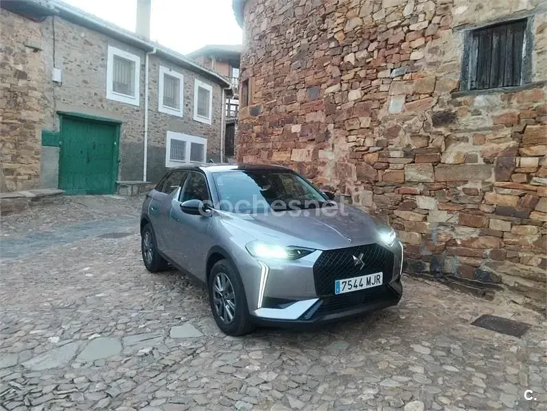 Usado DS Automobiles DS3 Crossback Opera 130 CV (95 kW) 2023 Gris / plata SUV