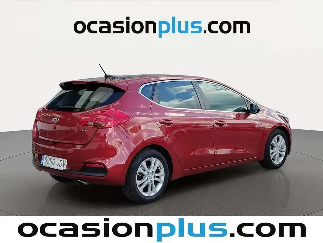 Usado Kia Ceed 128 CV (94 kW) 2015 Rojo Utilitario