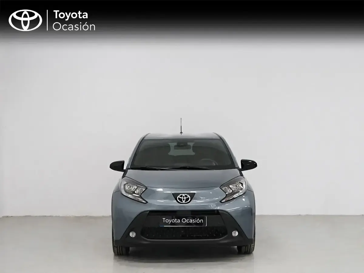 Usado Toyota Aygo X Play 72 CV (52 kW) 2024 Gris SUV