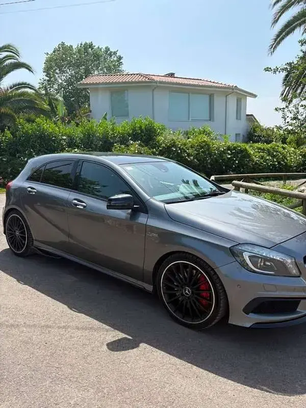 Usado Mercedes A45 AMG AMG 381 CV (280 kW) 2015 Gris Utilitario