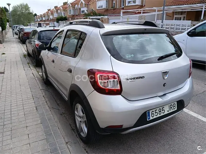 Usado Dacia Sandero Stepway 90 CV (66 kW) 2016 Gris / plata Berlina