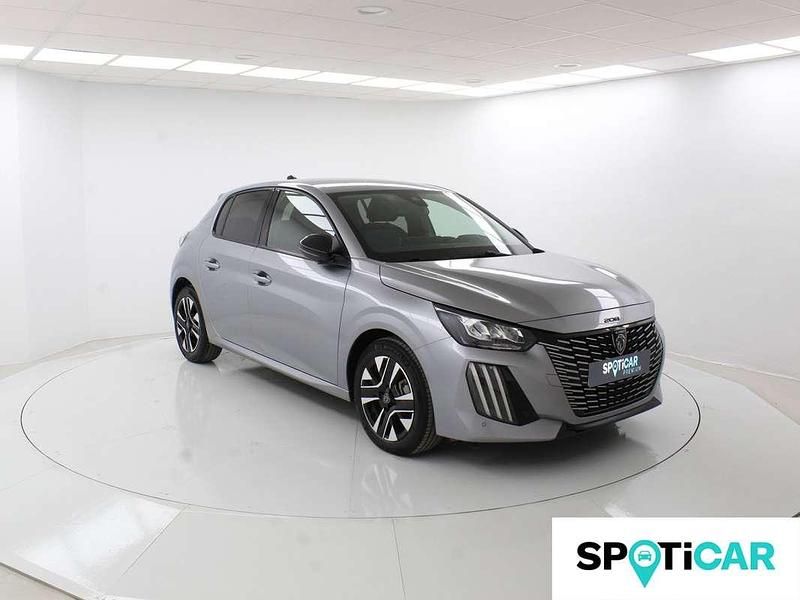 Usado Peugeot 208 Allure 101 CV (74 kW) 2025 Gris Utilitario