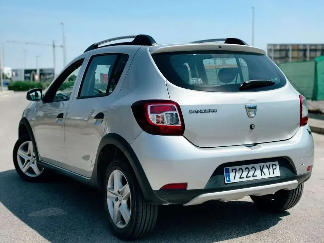 Usado Dacia Sandero Stepway 90 CV (66 kW) 2013 Blanco Utilitario