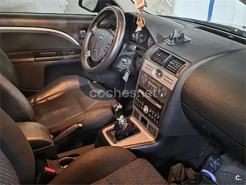Usado Ford Mondeo Trend 130 CV (95 kW) 2007 Negro Berlina