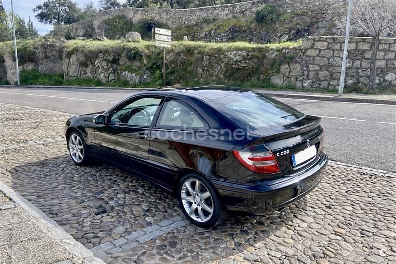 Usado Mercedes C200 163 CV (119 kW) 2006 Negro Berlina