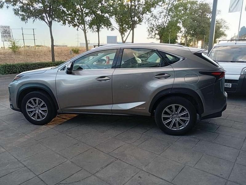 Usado Lexus NX300h 197 CV (144 kW) 2016 Gris / plata SUV