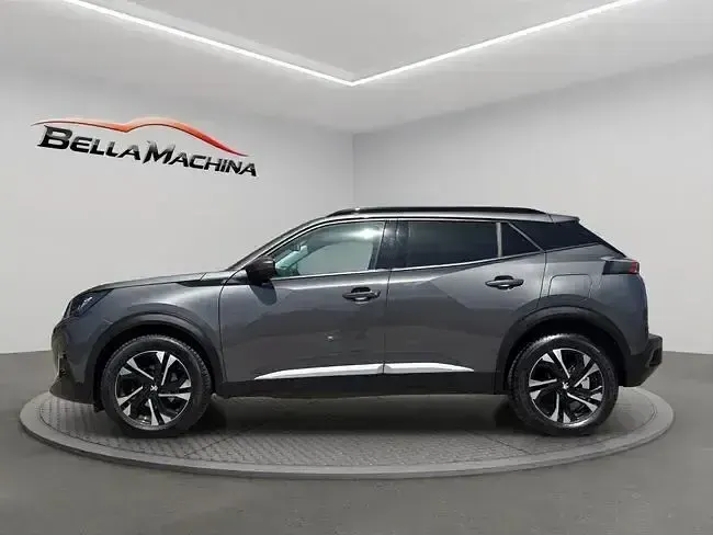 Usado Peugeot 2008 Allure 110 CV (80 kW) 2022 Gris / plata SUV