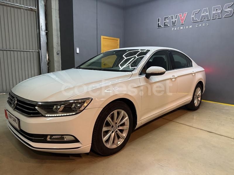 Usado VW Passat Advance 150 CV (110 kW) 2015 Blanco Berlina