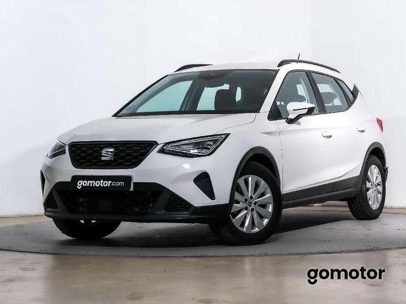 Usado Seat Arona Style 110 CV (80 kW) 2023 Blanco SUV