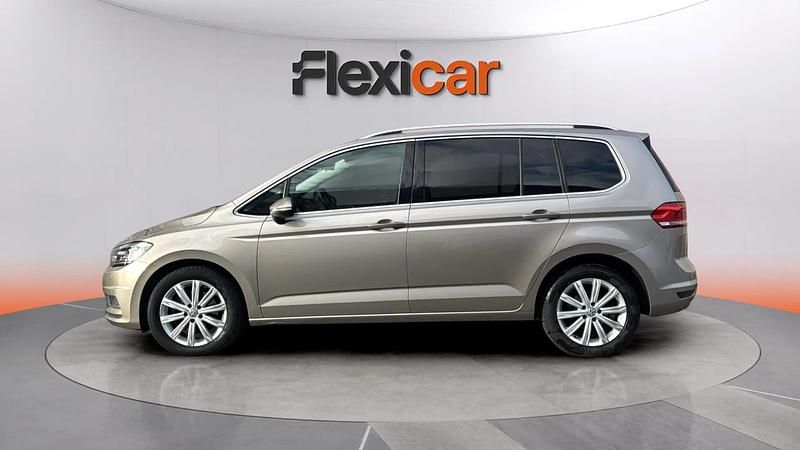 Usado VW Touran Advance 150 CV (110 kW) 2017 Marrón Monovolumen