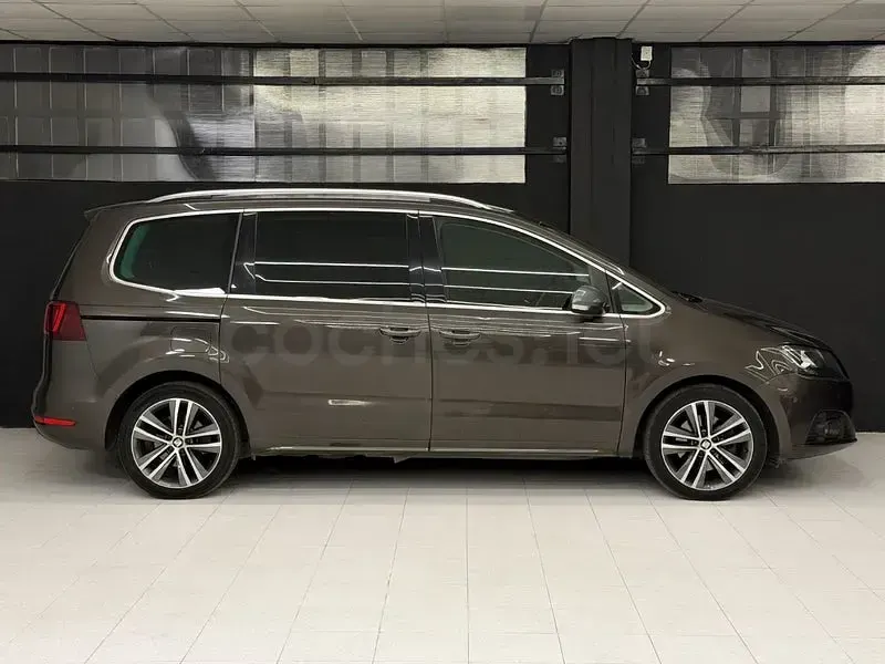 Usado Seat Alhambra 4Drive 177 CV (130 kW) 2021 Marrón Monovolumen