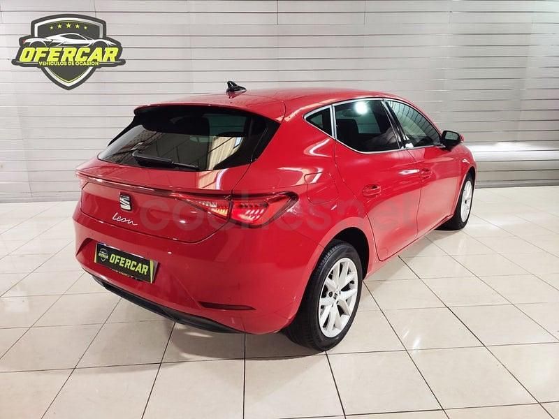 Usado Seat Leon Style 150 CV (110 kW) 2022 Rojo Berlina