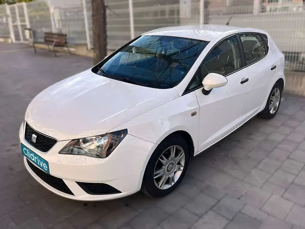 Usado Seat Ibiza Style 105 CV (77 kW) 2013 Blanco Utilitario