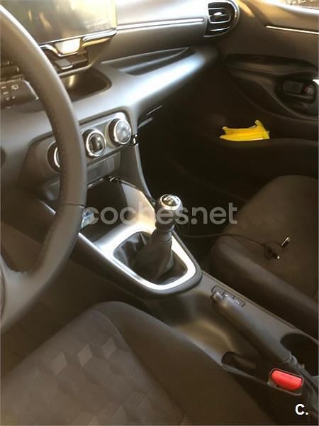 Usado Toyota Yaris 125 CV (91 kW) 2024 Negro Berlina