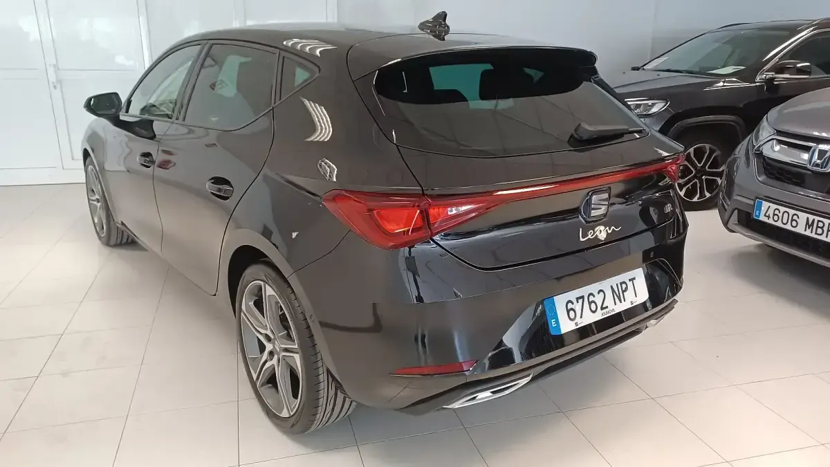 Nuevo Seat Leon FR 150 CV (110 kW) 2026 Negro Berlina