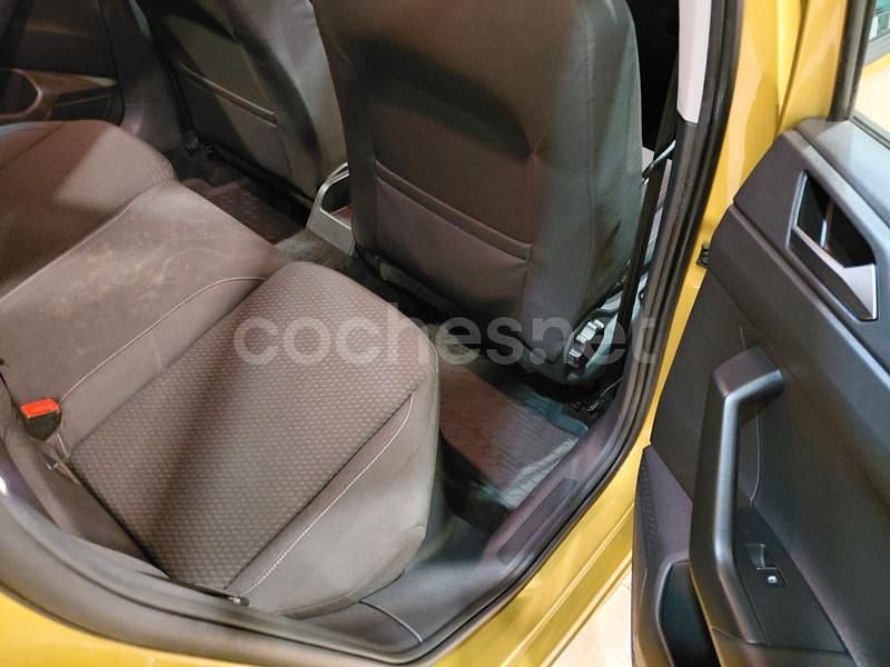 Usado VW Polo Advance 95 CV (69 kW) 2018 Amarillo Berlina