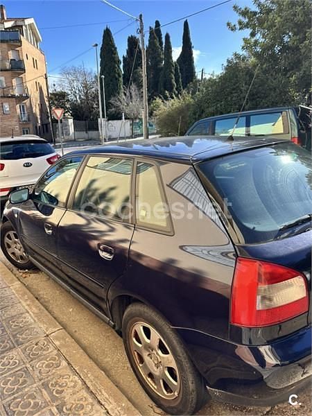 Usado Audi A3 Attraction 102 CV (75 kW) 2002 Azul Berlina