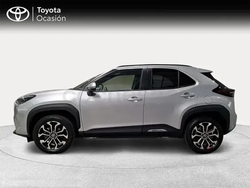 Usado Toyota Yaris Cross Active 116 CV (85 kW) 2025 Gris / plata SUV