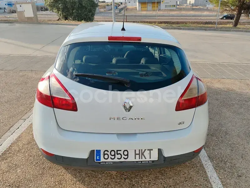 Usado Renault Mégane III Dynamique 110 CV (80 kW) 2012 Blanco Berlina