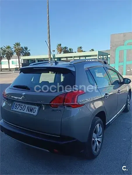 Usado Peugeot 2008 Active 82 CV (60 kW) 2015 Marrón SUV
