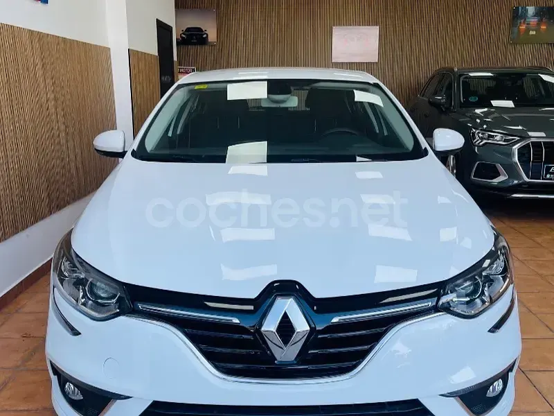 Usado Renault Mégane IV Business 115 CV (84 kW) 2020 Blanco Berlina
