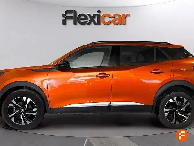 Usado Peugeot 2008 Allure 130 CV (95 kW) 2023 Naranja SUV