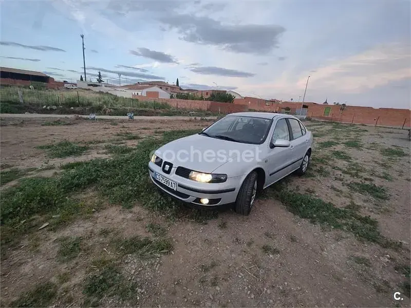 Usado Seat Toledo Stella 110 CV (80 kW) 1999 Gris / plata Berlina