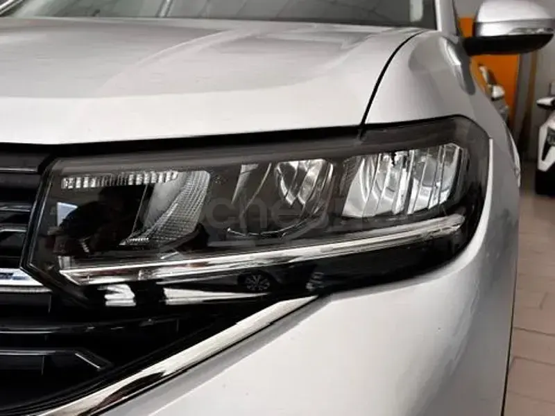 Usado VW T-Cross 115 CV (84 kW) 2025 Gris / plata SUV
