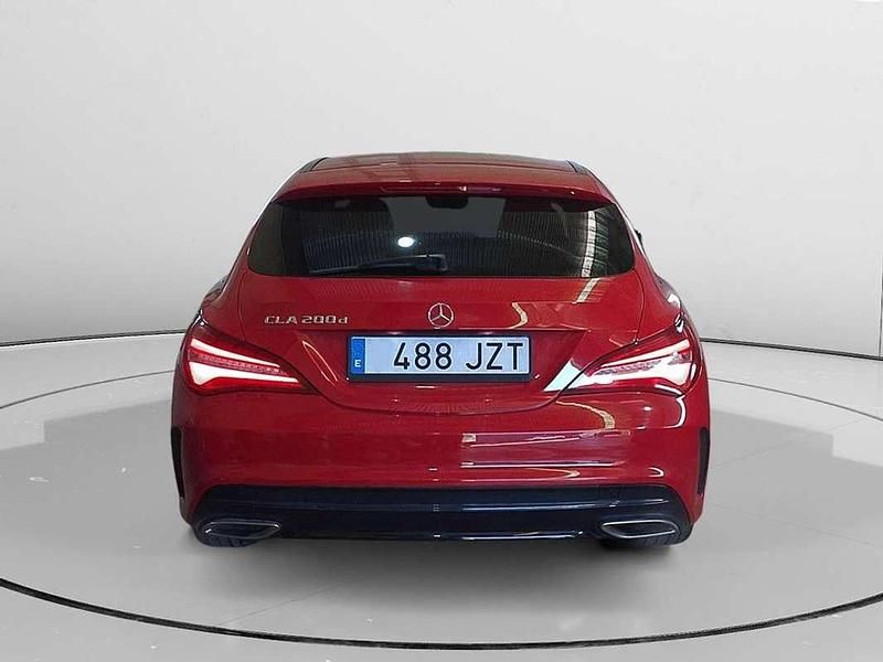 Usado Mercedes CLA200 Shooting Brake AMG line 136 CV (100 kW) 2017 Rojo Familiar