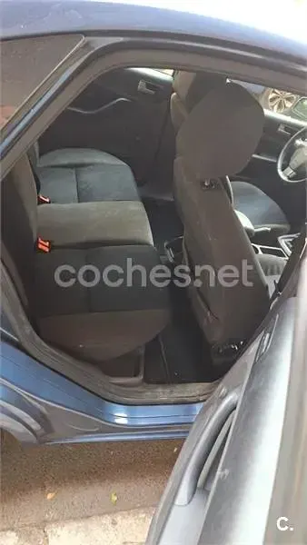 Usado Ford Focus Trend 100 CV (73 kW) 2006 Azul Familiar